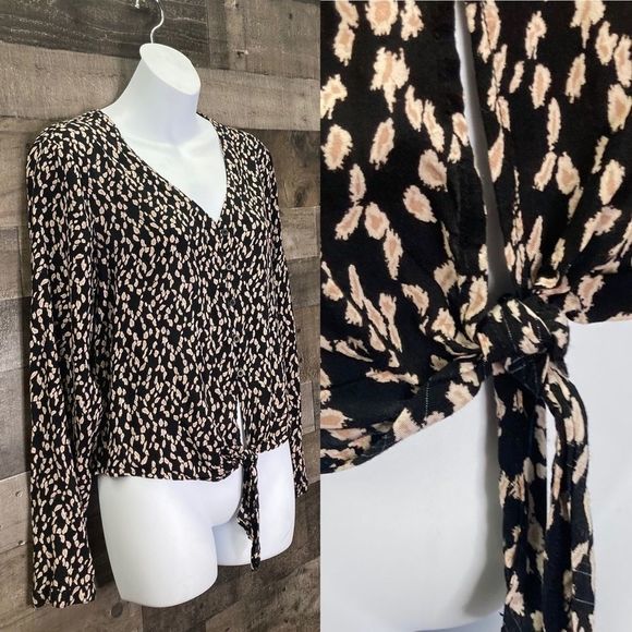 Cloth & Stone Knot Tie Button Down Top - Picture 1 of 10